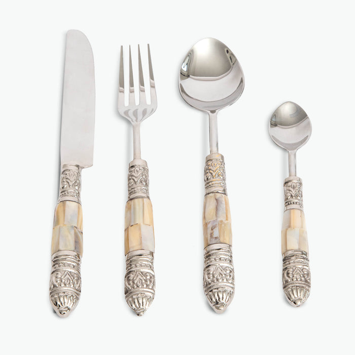 Alexandra aterimet setti à 4