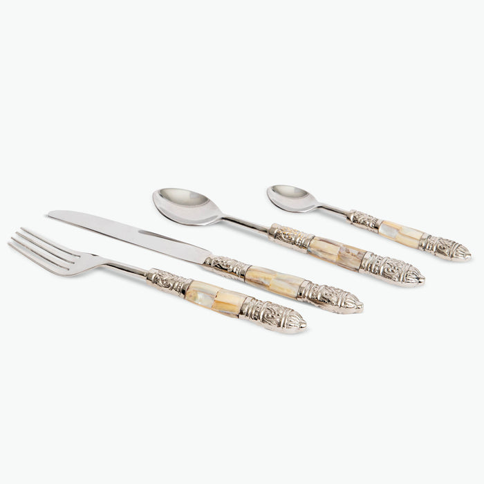 Alexandra aterimet setti à 4