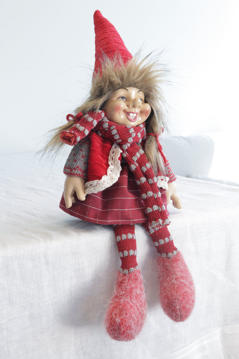 Santa istuva tyttö K46 cm